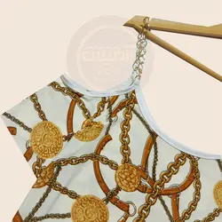 تیشرت سرشانه باز و شلوارک زنجیری