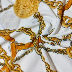 تیشرت سرشانه باز و شلوارک زنجیری