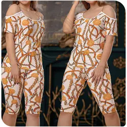 تیشرت سرشانه باز و شلوارک زنجیری