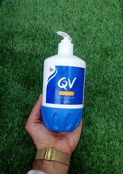 کرم مرطوب کننده پمپی کیو وی، وزن 500 گرم ا Qv Cream Replenish Your Skin - 500g‏ - فروشگاه اینترنتی زیبا شاپ