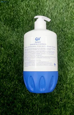 کرم مرطوب کننده پمپی کیو وی، وزن 500 گرم ا Qv Cream Replenish Your Skin - 500g‏ - فروشگاه اینترنتی زیبا شاپ