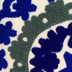 کاور کوسن دست دوز سوزنی هندی گرد طرح زنبق : زمينه سفيد