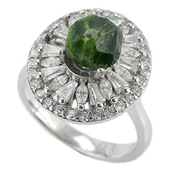 انگشتر نقره یاقوت گارنت سبز تراش نخورده (راف) آفریقایی معدنی بینظیر روکش رودیوم مزین به نگین های باگت و سوییسی درخشان