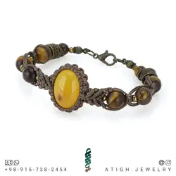 دستبند عقیق زرد بسیار خوشرنگ و چشم ببر معدنی بافت مکرومه قهوه ای طرح ورساچه تخصصی چاکرای خورشیدی