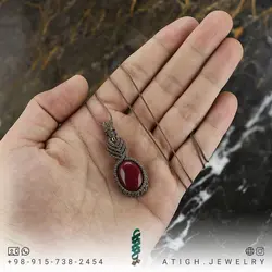 گردنبند عقیق سرخ بسیار خوشرنگ معدنی بافت مکرومه همراه بند چرم تخصصی چاکرای 1 و 2