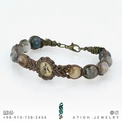 دستبند عقیق شجری نقش برگ، عقیق خزه ای، جاسپر سبز و عقیق کاراملی معدنی بسیار خوشرنگ دور بافت مکرومه