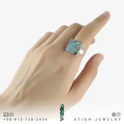 انگشتر نقره فیروزه نیشابوری شجری معدنی تراش مربع با نقش و نگار خاص رنگ بسیار زیبا صددرصد طبیعی رکاب دستساز نقره 925 عیار دور ساده سنتی