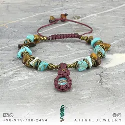 دستبند فیروزه نیشابوری صددرصد طبیعی دور بافت مکرومه همراه فیروزه مصری و چشم ببر نامنظم معدنی بسیار خاص بافت کشویی