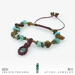 دستبند فیروزه نیشابوری صددرصد طبیعی دور بافت مکرومه همراه فیروزه مصری و چشم ببر نامنظم معدنی بسیار خاص بافت کشویی