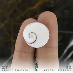 نگین صدف مهره مار طبیعی کیفیت بالا با رگه های منحصر به فرد وزن حدود 3.5 گرم