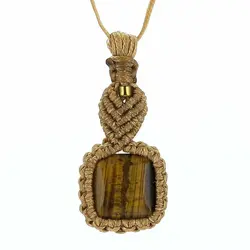 گردنبند چشم ببر طبیعی تراش مربع کیفیت بالا بازی نور و رنگ زیبا تخصصی سنگ درمانی دور بافت مکرومه همراه بند چرم