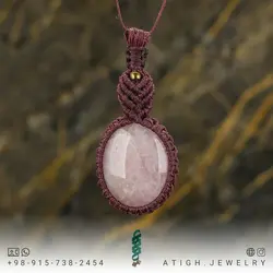 گردنبند کوارتز صورتی (رز کوارتز) معدنی تراش بیضی بسیار خوشرنگ درشت تخصصی چاکرای قلب کوالیتی عالی بافت مکرومه دستساز