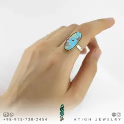 انگشتر نقره فیروزه نیشابوری شجری معدنی خوشرنگ با نقش و نگار خاص رنگ صددرصد طبیعی رکاب دستساز نقره 925 عیار دور ساده طلایی