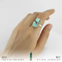 انگشتر نقره فیروزه نیشابوری شجری معدنی با نقش و نگار زیبا رنگ صددرصد طبیعی رکاب دستساز نقره 925 عیار دور ساده طلایی
