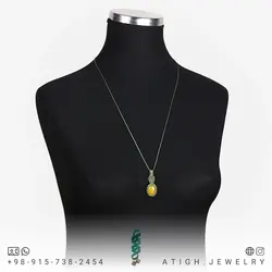 گردنبند عقیق زرد معدنی بسیار خوشرنگ تراش دامله بافت مکرومه تخصصی چاکرای خورشیدی همراه بند چرم
