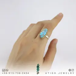 انگشتر نقره فیروزه نیشابوری شجری معدنی رنگ عالی با نقش و نگار زیبا رنگ صددرصد طبیعی رکاب دستساز نقره 925 عیار دور ساده طلایی