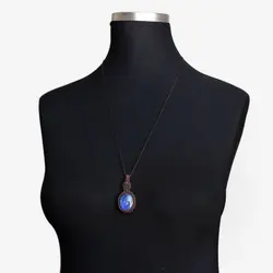 گردنبند لابرادوریت معدنی بازی رنگ و نور بسیار جذاب بافت مکرومه همراه بند چرمی تخصصی چاکرای 1 و 2