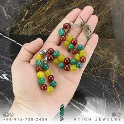 تسبیح میکس عقیق سبز زمردی تراش دار، عقیق سرخ شفاف و خوشرنگ همراه جید سبز زبرجدی تراش دار معدنی کیفیت عالی ۳۳ دانه دستساز کرکوش درخت زندگی طراحی اسلیمی