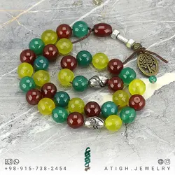 تسبیح میکس عقیق سبز زمردی تراش دار، عقیق سرخ شفاف و خوشرنگ همراه جید سبز زبرجدی تراش دار معدنی کیفیت عالی ۳۳ دانه دستساز کرکوش درخت زندگی طراحی اسلیمی