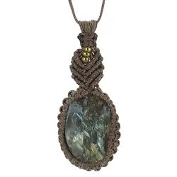 گردنبند لابرادوریت تراش نخورده معدنی بازی رنگ و نور زیبا بافت مکرومه دستساز بسیار جذاب همراه بند چرمی تخصصی چاکرای 1 و 2