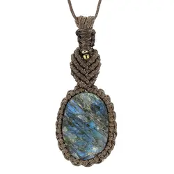 گردنبند لابرادوریت تراش نخورده معدنی بازی رنگ و نور آبی زیبا بافت مکرومه دستساز بسیار جذاب همراه بند چرمی تخصصی چاکرای 1 و ۲