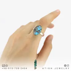 انگشتر نقره فیروزه نیشابوری شجری معدنی با نقش و نگار زیبا آبی خوشرنگ صددرصد طبیعی (بدون احیا) رکاب نقره ۹۲۵ عیار دستساز دور طلایی