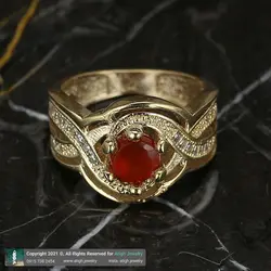 انگشتر عقیق سرخ معدنی خوشرنگ رکاب طلا روسی نگین کاری دور چنگ طرح بافت