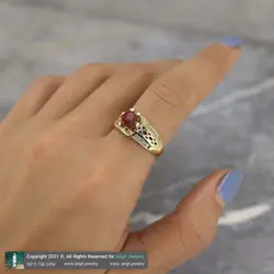 انگشتر عقیق سرخ تیره معدنی خوشرنگ رکاب طلا روس نگین کاری دور چنگ