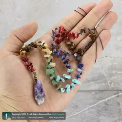 گردنبند هفت سنگ چاکرا معدنی تراش نامنظم و آویز آمتیست نامنظم سری ۴ سنگ های قیمتی بافت گره ای