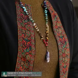 گردنبند هفت سنگ چاکرا معدنی تراش نامنظم و آویز آمتیست نامنظم سری ۴ سنگ های قیمتی بافت گره ای