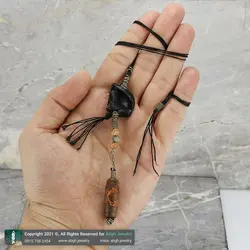 گردنبند مهره لول عقیق تبتی سوخته با نقوش خاص همراه تورمالین مشکی تراش نخورده و لابرادوریت و آونتورین تراش نامنظم معدنی