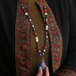 گردنبند تمام سنگ آویز لاجورد افغان معدنی مرغوب، سودالیت، ابسیدین، عقیق سلیمانی هلی، آمازونیت و عقیق سفید معدنی بافت گره ای