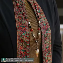 گردنبند مهره لول عقیق کارنلین تبتی تراش شاخ با نقوش خاص، عقیق سلیمانی، عقیق سرخ، لابرادوریت و صدف مشکی معدنی بافت گره ای