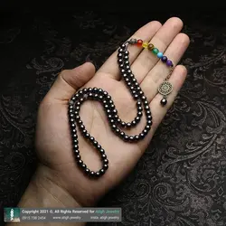 تسبیح حدید صینی 101 دانه دستساز با شیخک هفت سنگ چاکرا معدنی و محافظ هاله انرژی طراحی اسلیمی