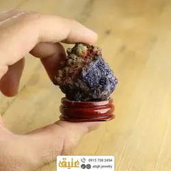 تندیس راف آزوریت مالاکیت معدنی بسیار خاص با هارمونی رنگ چشم نواز همراه با ناخالصی مس پایه چوبی