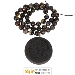 سینه ریز یشم خطی با حکاکی گود «حسین منی و انا من حسین» و عقیق سلیمانی ماداگاسکار معدنی بافت گره ای