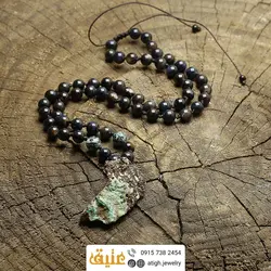سینه ریز یونیک کریزوکولا راف (تراش نخورده) ، سرپنتین (مارسنگ) مات و صدف مشکی طبیعی بافت گره ای