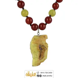 سینه ریز یونیک جاسپر زیتونی راف با نقش و نگار زیبا، عقیق سرخ مرغوب و شفاف و یشم معدنی بافت گره ای سنگ درمانی