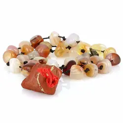 تسبیح کلکسیونی عقیق کارنلین تراش نامنظم با نقش و نگار زیبا با شیخک جاسپر قرمز راف (تراش نخورده) معدنی بافت گره ای 33 دانه بسیار خاص