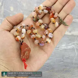 تسبیح کلکسیونی عقیق کارنلین تراش نامنظم با نقش و نگار زیبا با شیخک جاسپر قرمز راف (تراش نخورده) معدنی بافت گره ای 33 دانه بسیار خاص