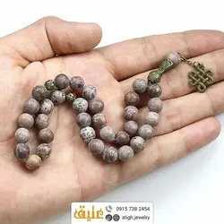 تسبیح مارسنگ (سرپنتین) مات معدنی ۳۳ دانه دستساز‌ رنگ خاکی طراحی اسلیمی