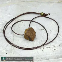 گردنبند چشم ببر راف ( تراش نخورده) معدنی بازی نور زیبا همراه بند چرمی تخصصی چاکرا 2 و 3
