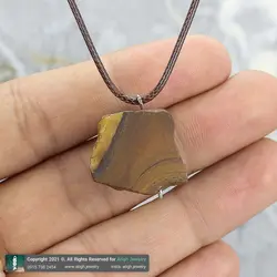 گردنبند چشم ببر راف ( تراش نخورده) معدنی بازی نور زیبا همراه بند چرمی تخصصی چاکرا 2 و 3