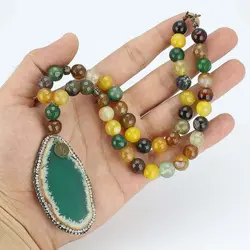 سینه ریز اسلایس عقیق سبز سلیمانی دور نگین بسیار خوشرنگ، همراه عقیق با هارمونی رنگ زیبا تراش لانه زنبوری معدنی