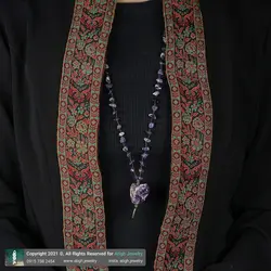 سینه ریز آمتیست (تراش نخورده) با رگه های سفید بسیار زیبا همراه آمتیست نامنظم معدنی بافت گره ای طرح بال