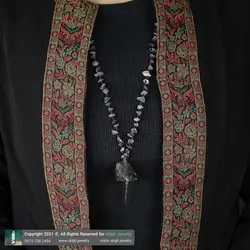 سینه ریز فلورین سبز و بنفش راف (تراش نخورده) همراه آمتیست نامنظم معدنی خوشرنگ بافت گره ای طرح پر