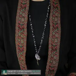 سینه ریز آمتیست (تراش نخورده) با رگه های سفید بسیار زیبا همراه آمتیست نامنظم معدنی بافت گره ای طرح پر