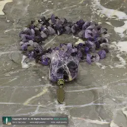 سینه ریز آمتیست راف (تراش نخورده) با رگه های سفید بسیار زیبا همراه آمتیست نامنظم معدنی بافت گره ای طرح پر