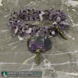 سینه ریز فلورین سبز و بنفش راف (تراش نخورده) همراه آمتیست نامنظم معدنی بافت گره ای طرح پر