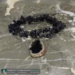 سینه ریز اسلایس عقیق سلیمانی با نقوش زیبا همراه دلربا سرمه ای تراش نامنظم معدنی بافت گره ای طرح بال